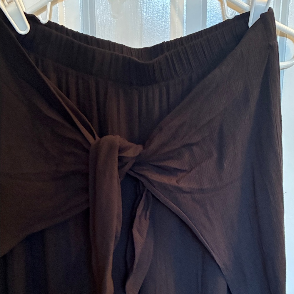 Black pants with long slit and a waist tie